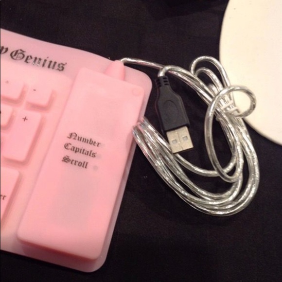 Y2K Juicy Couture Pink Flexible Keyboard USB TRAVEL SCHOOL WORK PORTABLE BARBIE - Picture 5 of 9